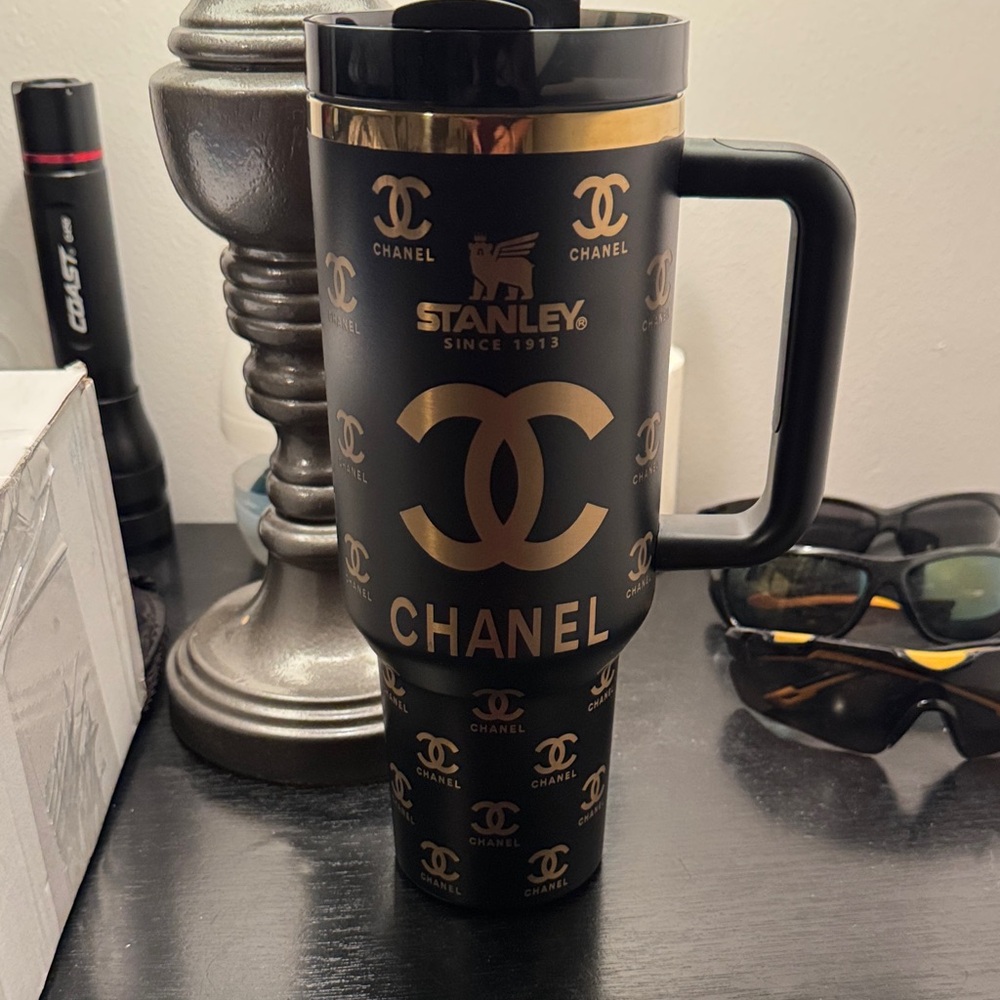 Stanley Black and Gold Insulated Mug (Brand new)
